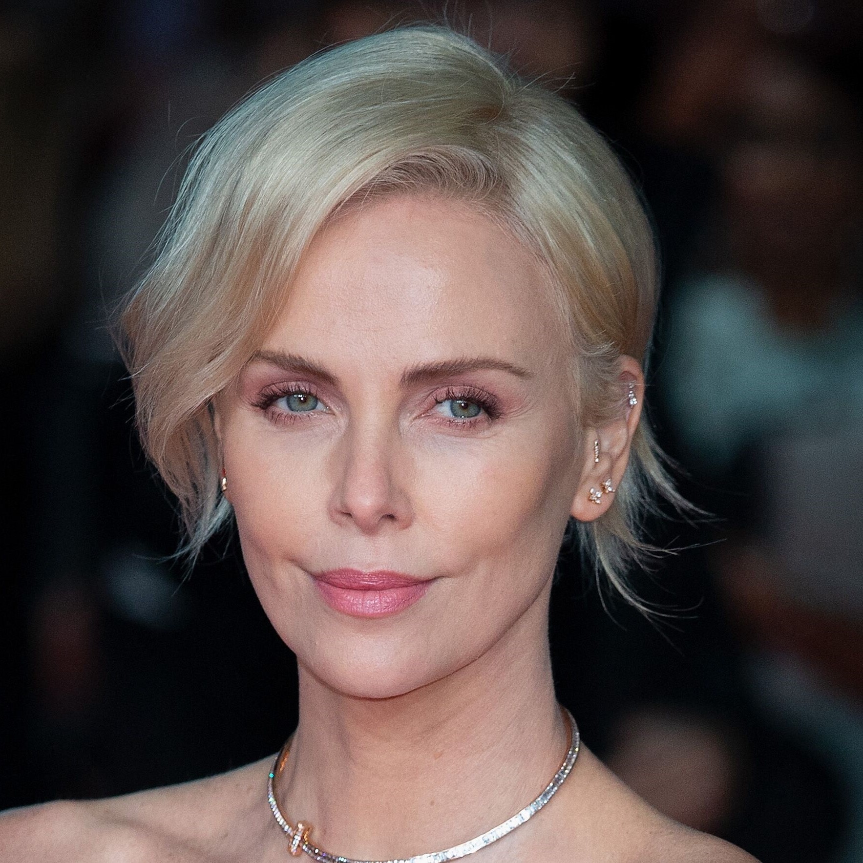  Charlize Theron