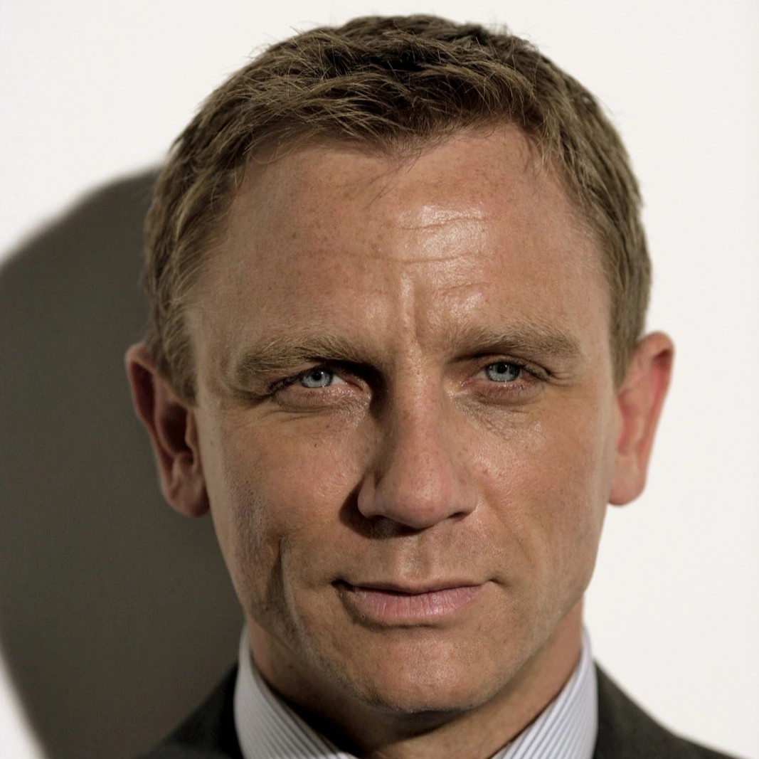  Daniel Craig